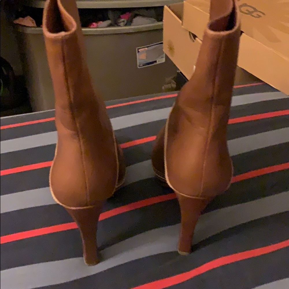 Boots - Picture 3 of 4